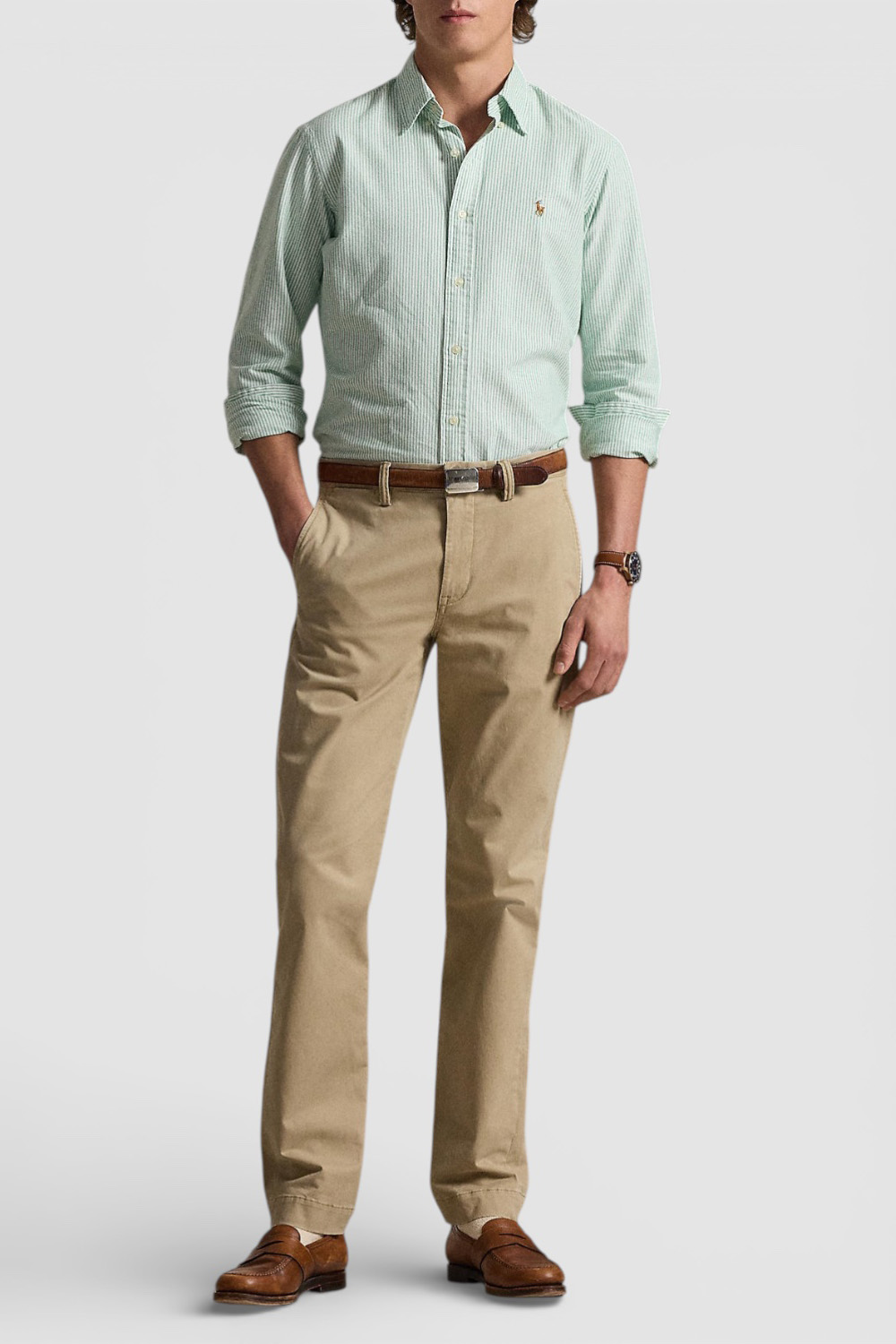 תמונת כל הלוק של חולצה מכופתרת